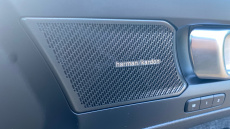 Volvo XC40 2.0 B4P Ultra Dark 5dr Auto Petrol Estate